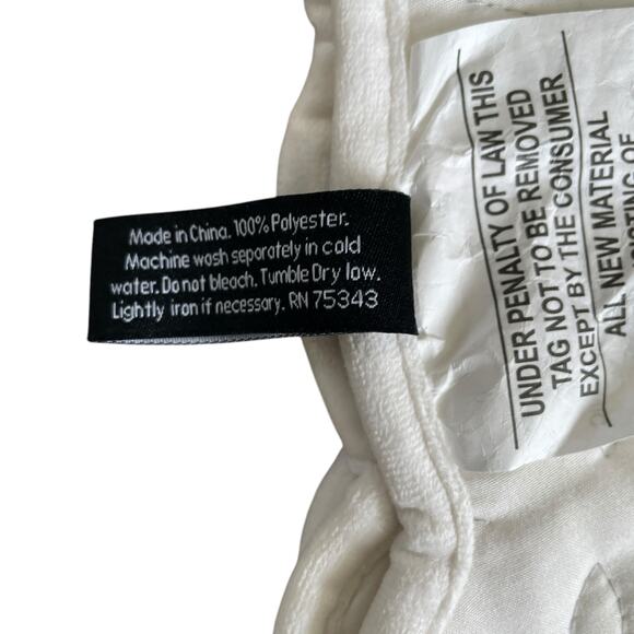 Tahari Home White Snowflake Velvet Placemats Set of 4 Christmas Holiday NEW - Picture 9 of 9